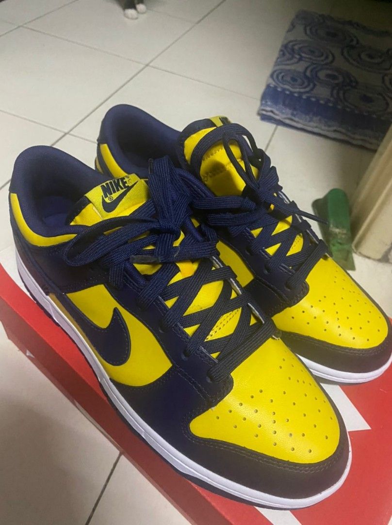 sb dunk michigan off white