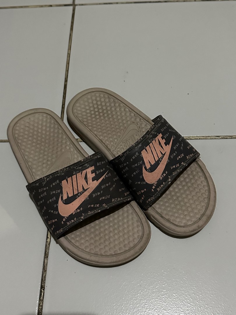 nike slipper for ladies