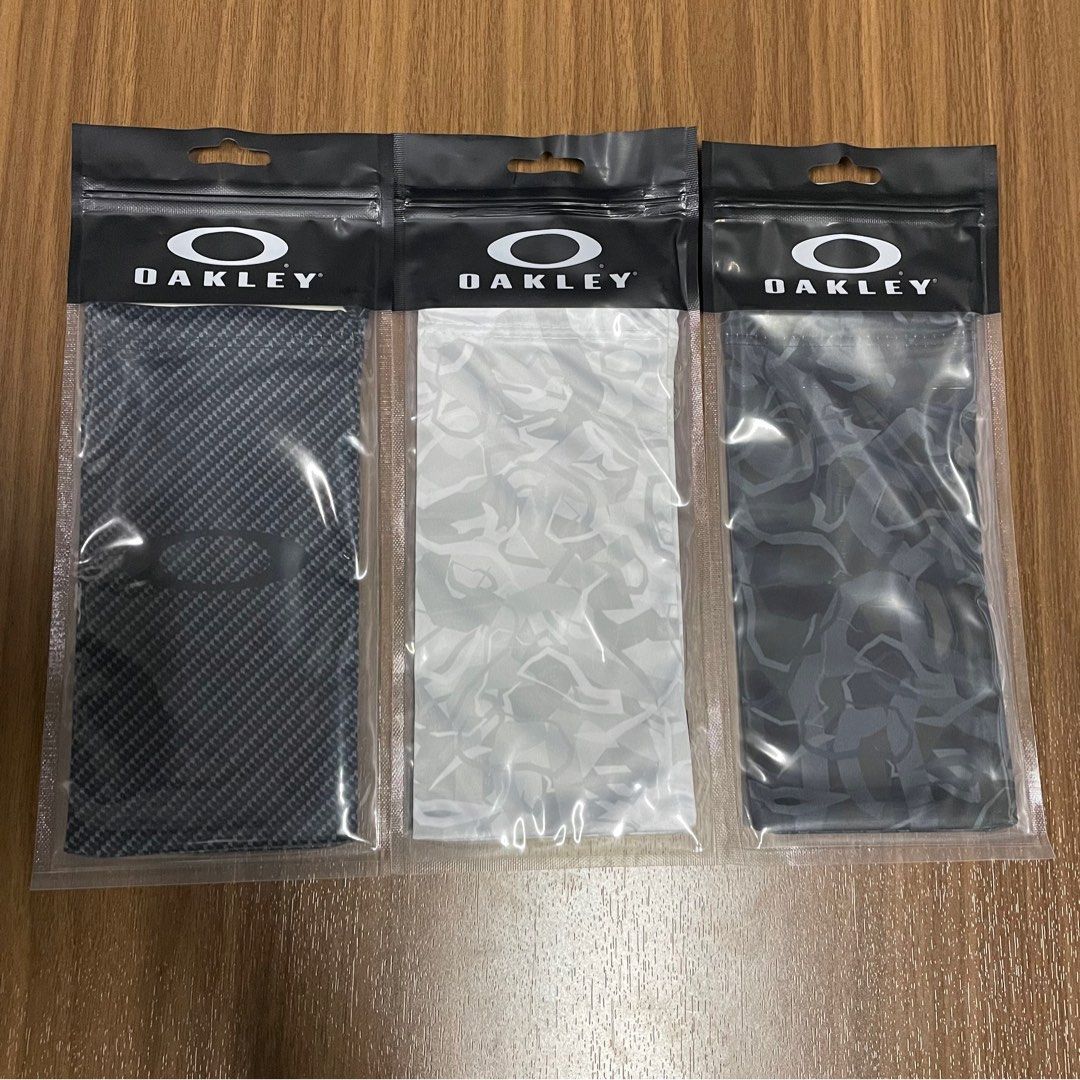 Oakley Vine, Carbon Fiber Microbag, Men's Fashion, Watches ...