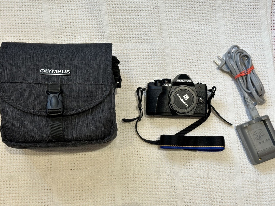 Olympus e-m10 em10 mark iii（水貨95新，快門數18xx，配件完整，一顆電池，送原廠相機包） 0 直購