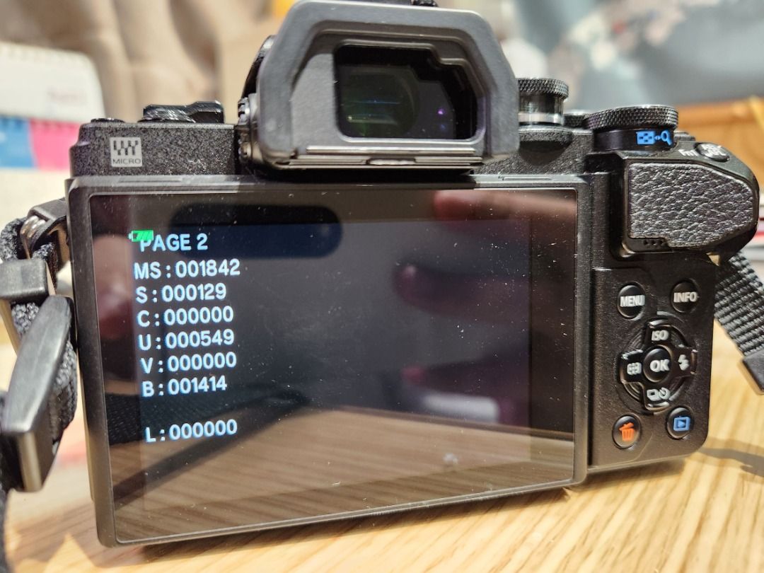 Olympus e-m10 em10 mark iii（水貨95新，快門數18xx，配件完整，一顆電池，送原廠相機包） 0 直購