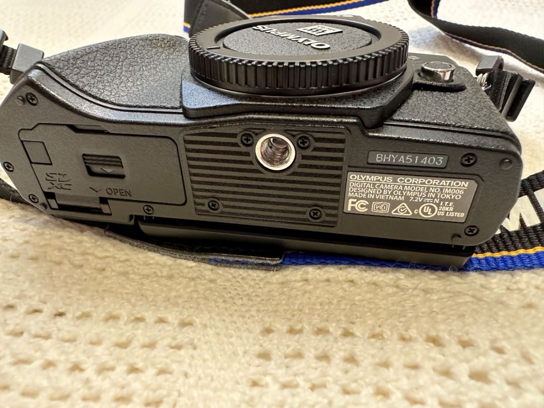 Olympus e-m10 em10 mark iii（水貨95新，快門數18xx，配件完整，一顆電池，送原廠相機包） 0 直購