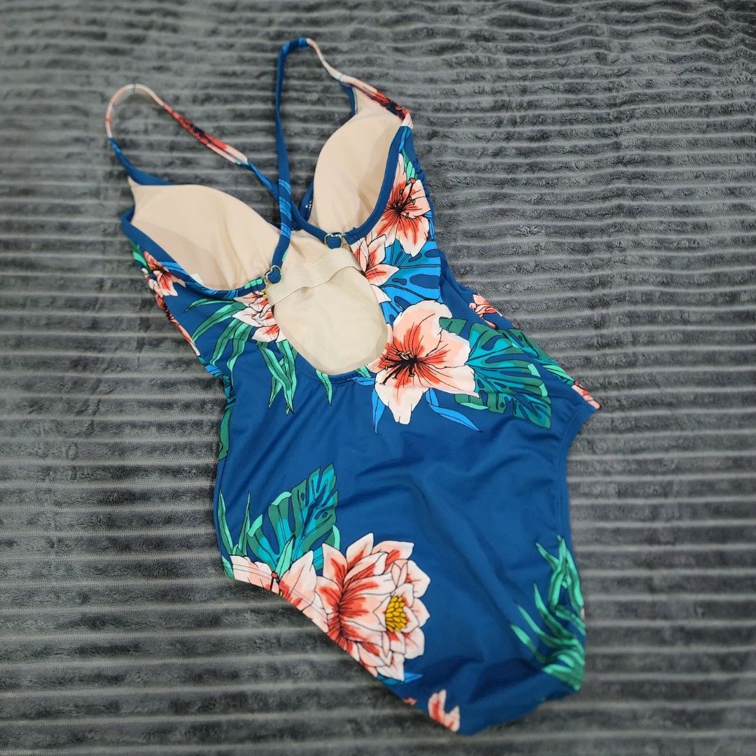 ONE PIECE SWIMWEAR (Category: Bikinis & Swimsuits) located in Pasay City. Submitted by jasminothmarie (Listing ID 1222611884, Image 2). Description: KONA SOL ONEPIECE SWIMWEAR SIZE: SMALL -ganda ng fitting, mahaba lang sa katawan ko🤣🤣 PRICE: 520 FIXED PRICE! bought it for 1K something *BRAND NEW- sinukat ko lang. ang haba sa katawan ko :( RFS: maikli katawan ko, pang mahabang katawan lang🤣 decluttering, need to buy new one🤣 for more info. vib