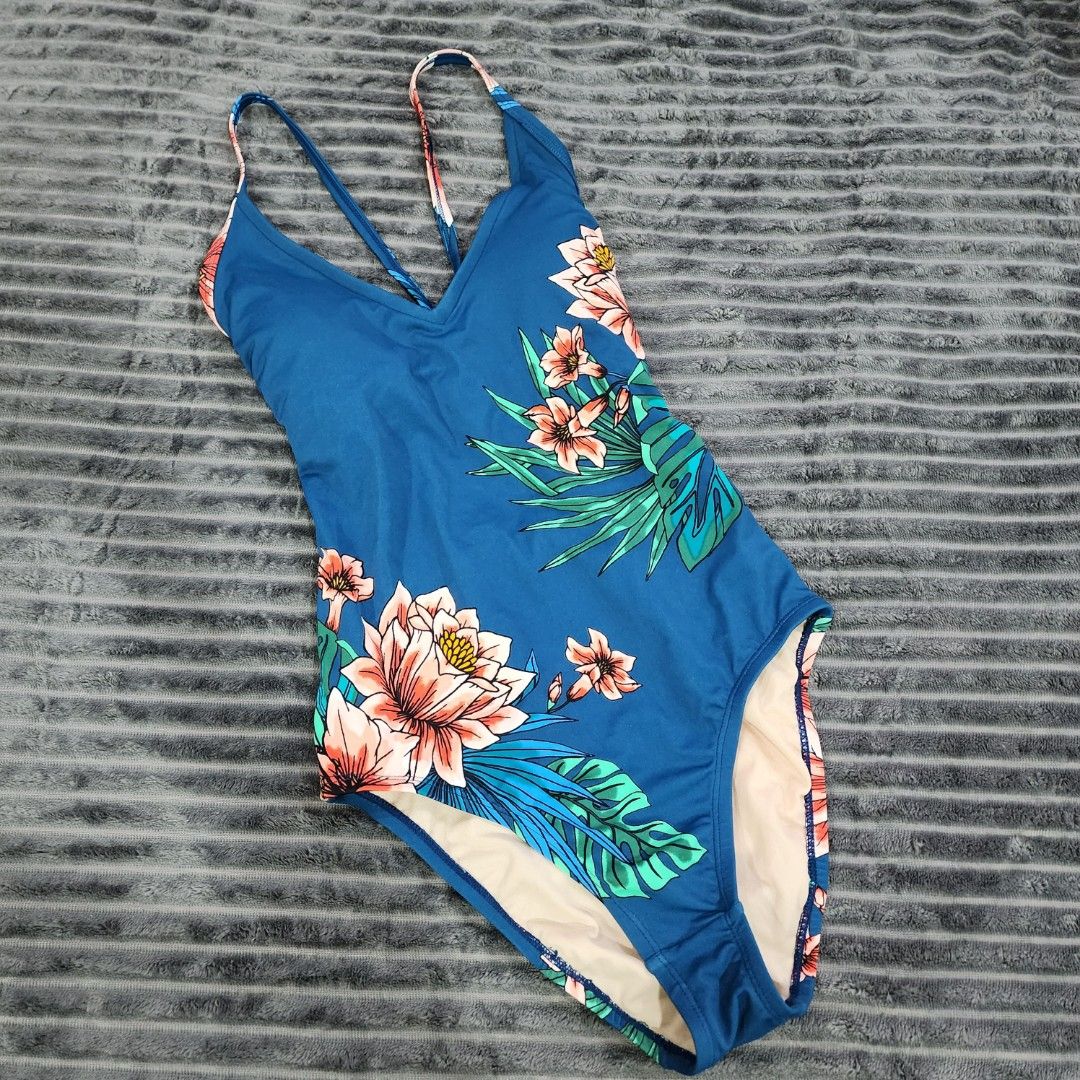 ONE PIECE SWIMWEAR (Category: Bikinis & Swimsuits) located in Pasay City. Submitted by jasminothmarie (Listing ID 1222611884, Image 1). Description: KONA SOL ONEPIECE SWIMWEAR SIZE: SMALL -ganda ng fitting, mahaba lang sa katawan ko🤣🤣 PRICE: 520 FIXED PRICE! bought it for 1K something *BRAND NEW- sinukat ko lang. ang haba sa katawan ko :( RFS: maikli katawan ko, pang mahabang katawan lang🤣 decluttering, need to buy new one🤣 for more info. vib
