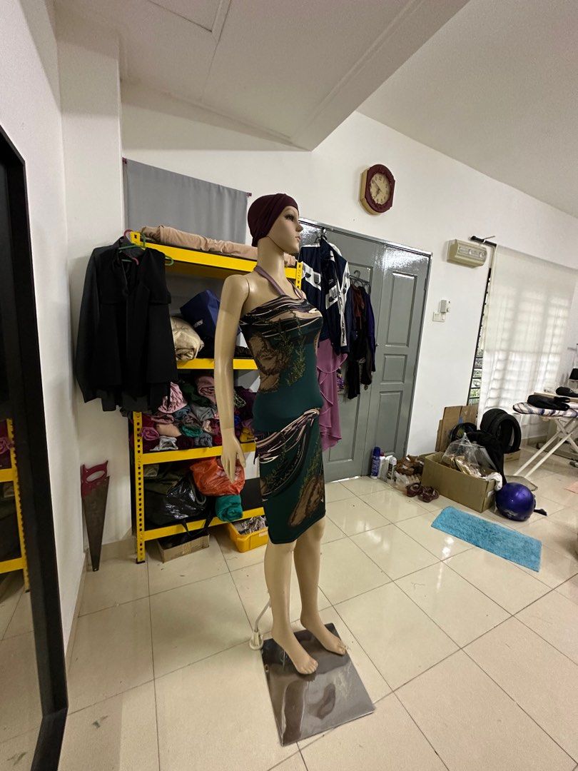 patung untuk pakaian, Women's Fashion, Watches & Accessories, Gloves on