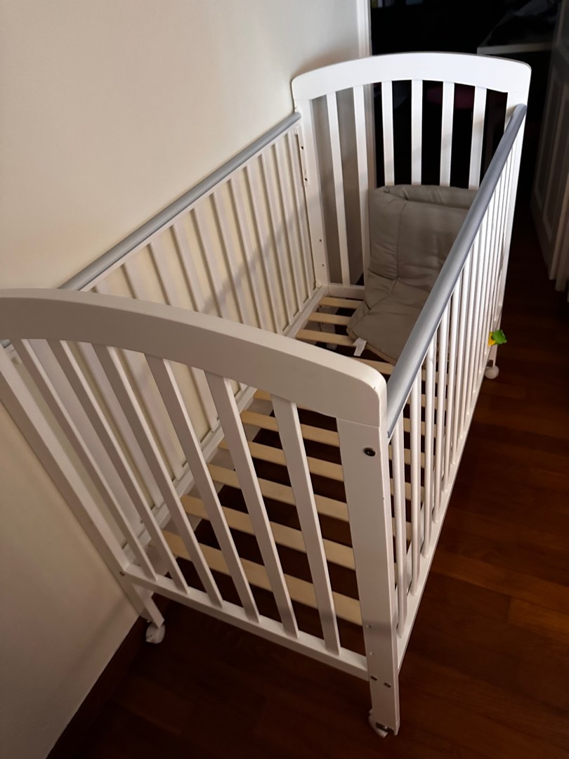 Picket and rail baby cot, Babies & Kids, Baby Nursery & Kids Furniture