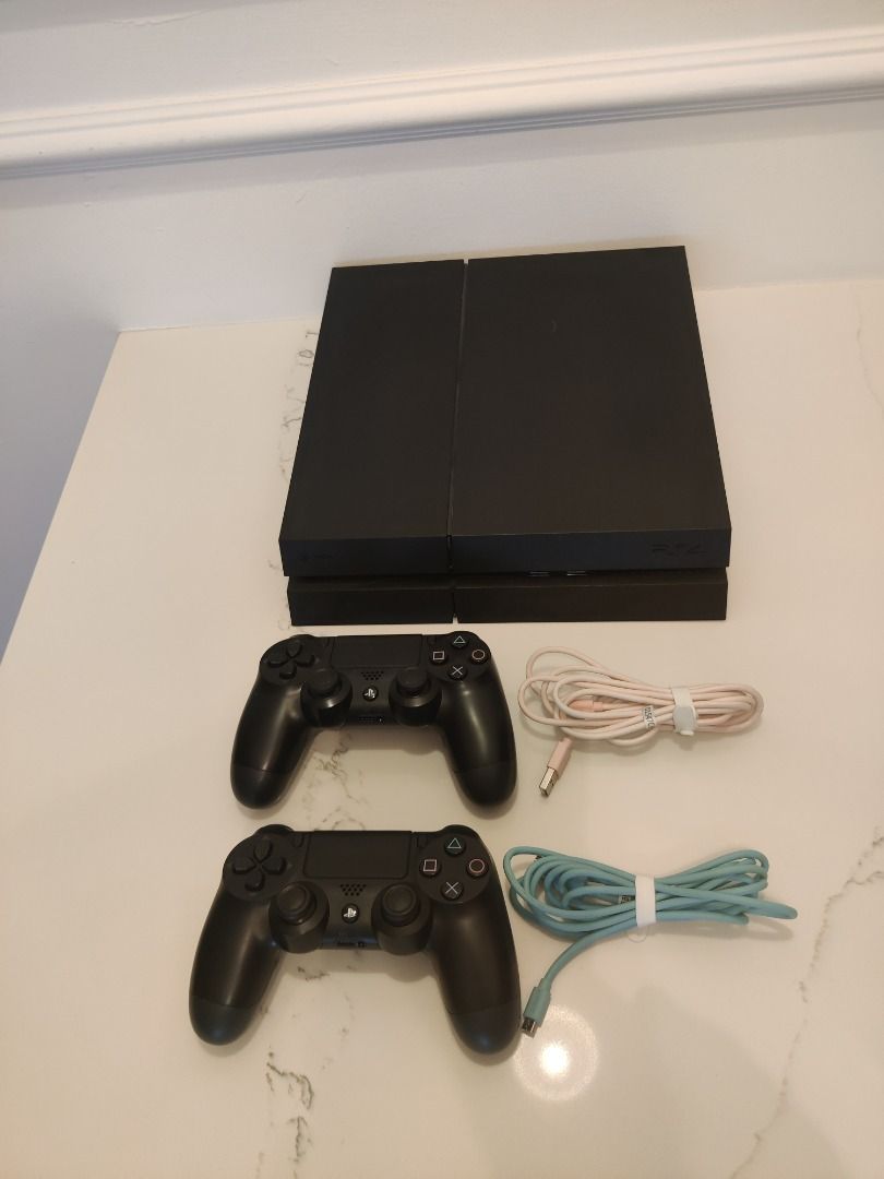 Playstation 4 + 2 Controllers + 11 Games, Video Gaming, Video Game