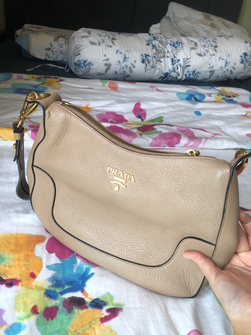 Prada hotsell outlet bag