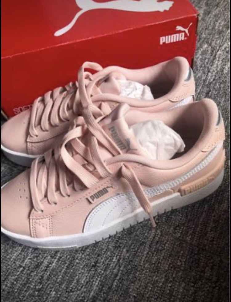 PUMA sneakers Pink, Women's Fashion, Footwear, Sneakers on Carousell