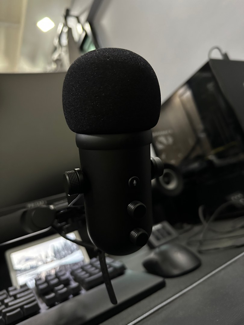 Razer Seiren V2 Pro, Audio, Microphones on Carousell