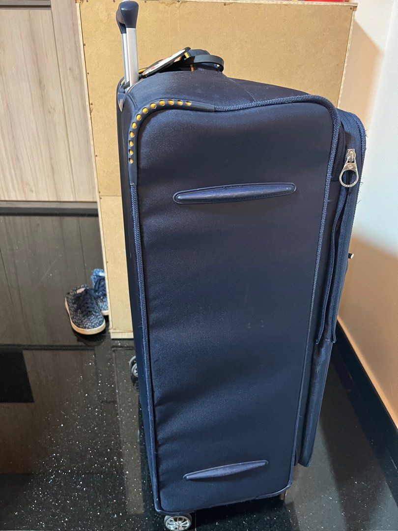 Samsonite luggage 28 inch, Hobbies & Toys, Travel, Luggage on Carousell