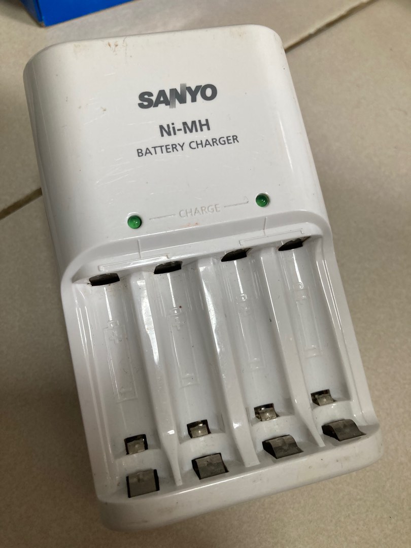 Sanyo battery charger, 攝影器材, 攝影配件, 電池及充電器 - Carousell