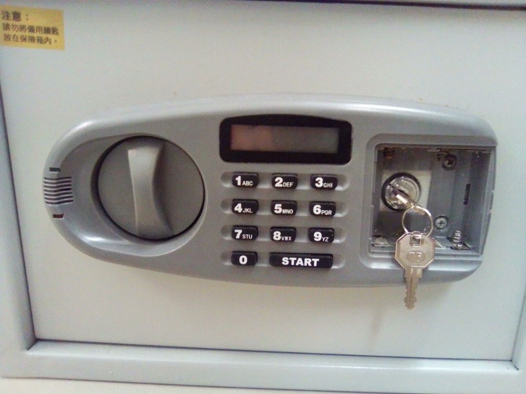 保險箱 只能用鑰匙 不可用密碼鎖 超重限台北自取 Security safe 照片瀏覽 3