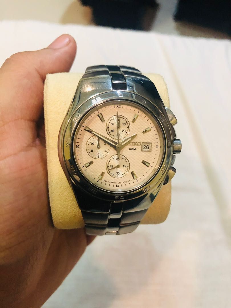 Seiko chronograph quartz watch Japan, Men's Fashion, Watches & Accessories,  Watches on Carousell