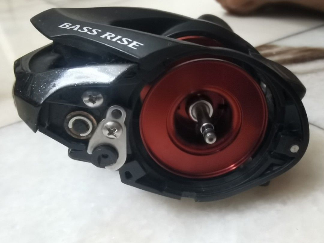 Shimano Bass Rise RH ratio 721, Sports Equipment, Fishing on Carousell