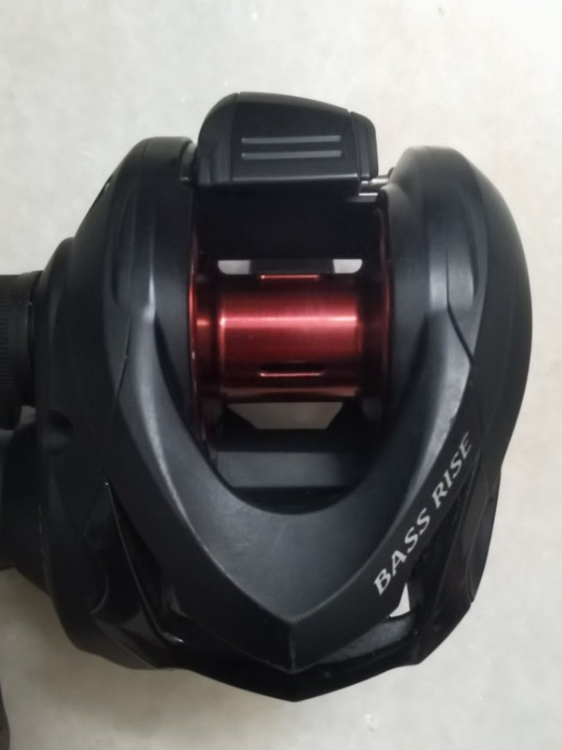 Shimano Bass Rise RH ratio 721, Sports Equipment, Fishing on Carousell