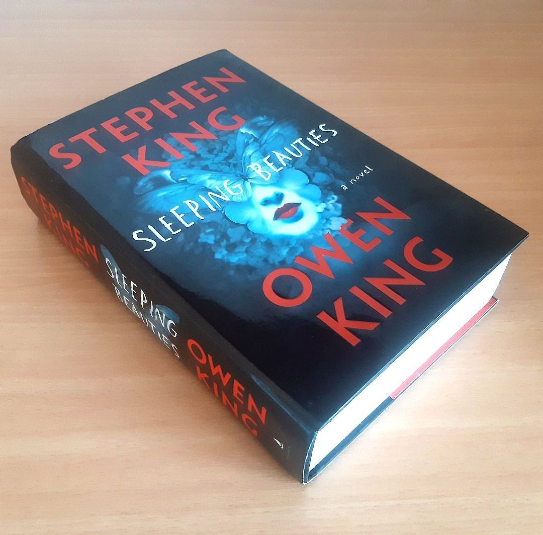 Magazines,　Sleeping　Toys,　Owen　Beauties　Book,　on　by　Fantasy　Stephen　King　Hobbies　Horror　King　Novel　Hardcover　Books　Storybooks　Carousell