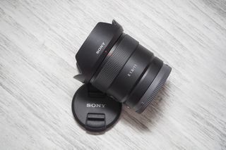 Sony E 11mm F1.8 - Garansi Sony Indo February 24 - Fullset - Like New