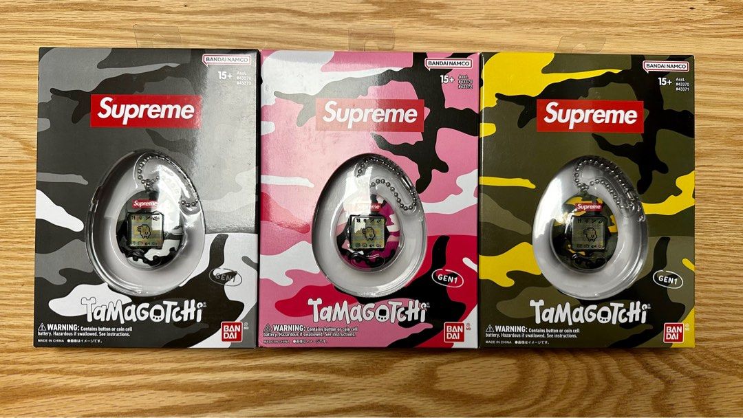 Supreme x Tamagotchi (一套三隻不散賣), 興趣及遊戲, 玩具& 遊戲類