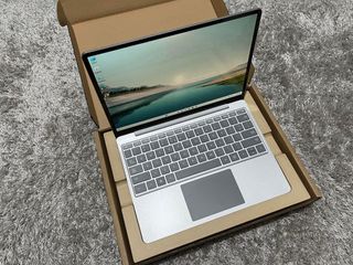 Surface Laptop Go 2 Core i5 8GB 128Ssd 12.4inch TouchScreen Win11