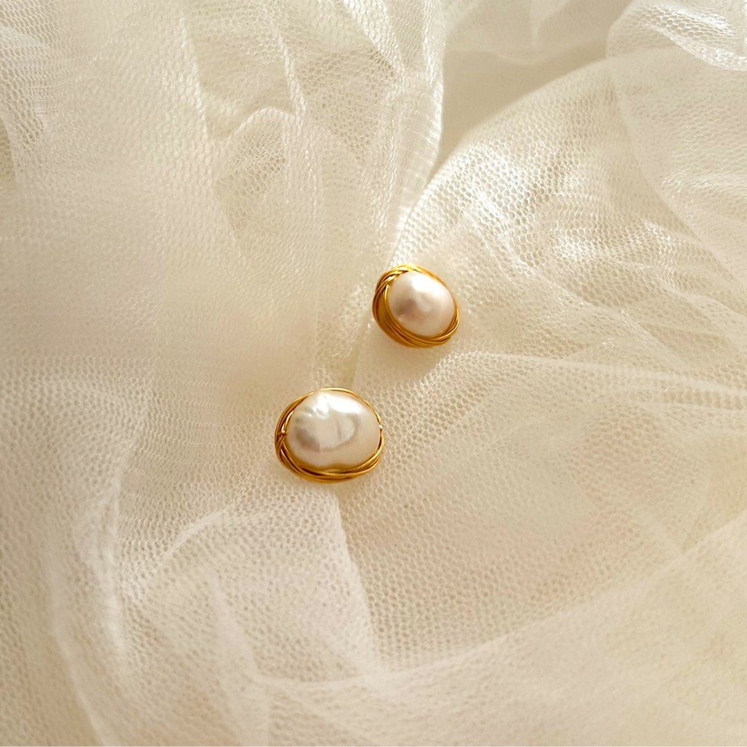 White colour earrings top