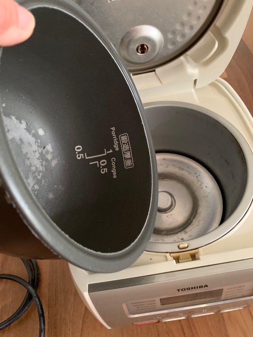 Toshiba Rice Cooker good for 2 to 4 persons, TV & Home Appliances
