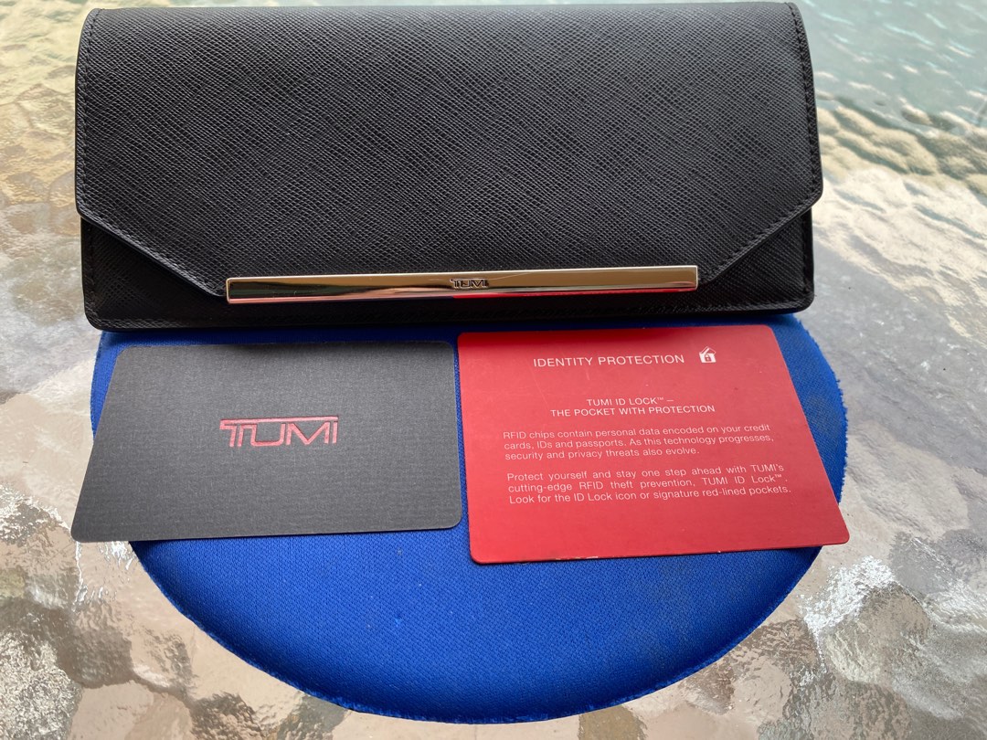 Tumi envelope wallet with RFID, Women's Fashion, Bags & Wallets