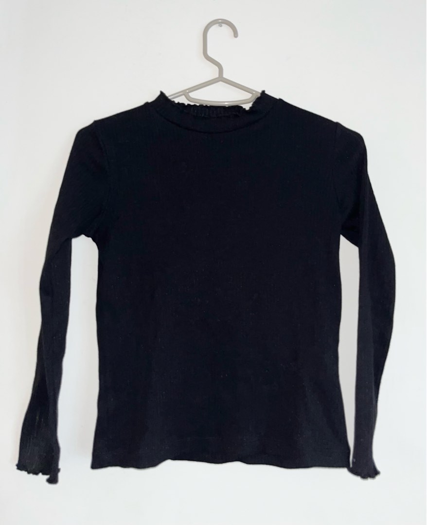 Uniqlo turtleneck on Carousell