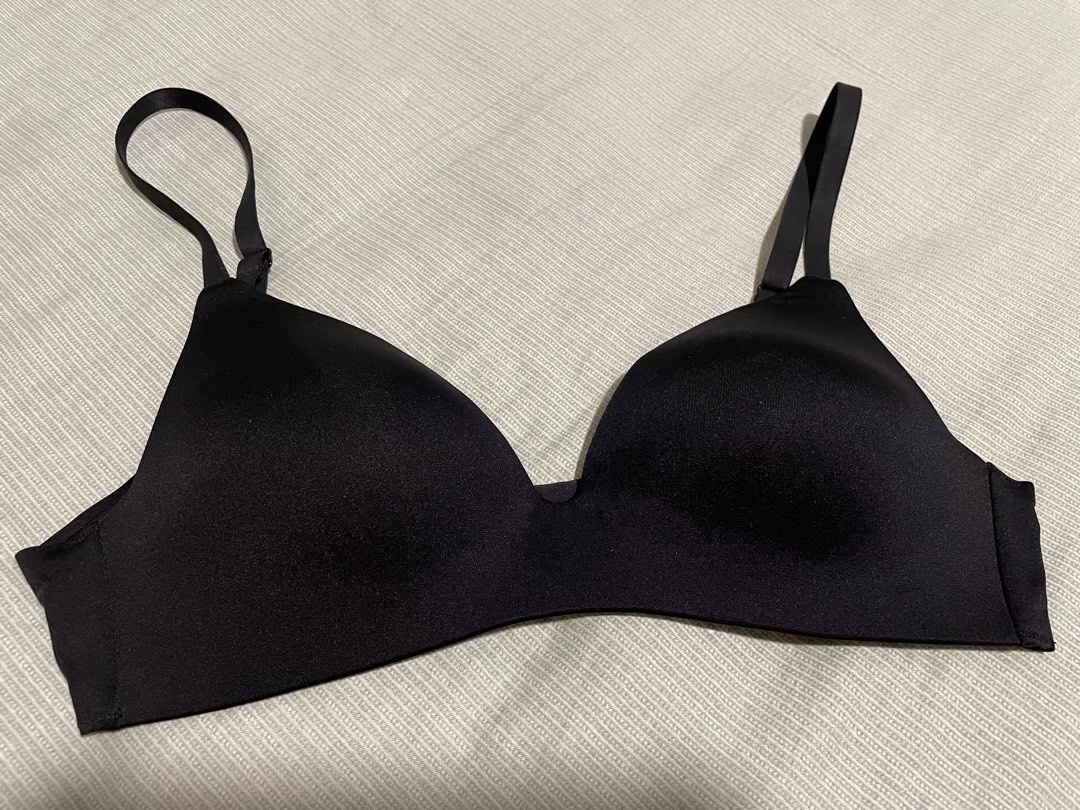 UNIQLO Wireless Bra (Multiway) Black, Women's Fashion, New Undergarments &  Loungewear on Carousell