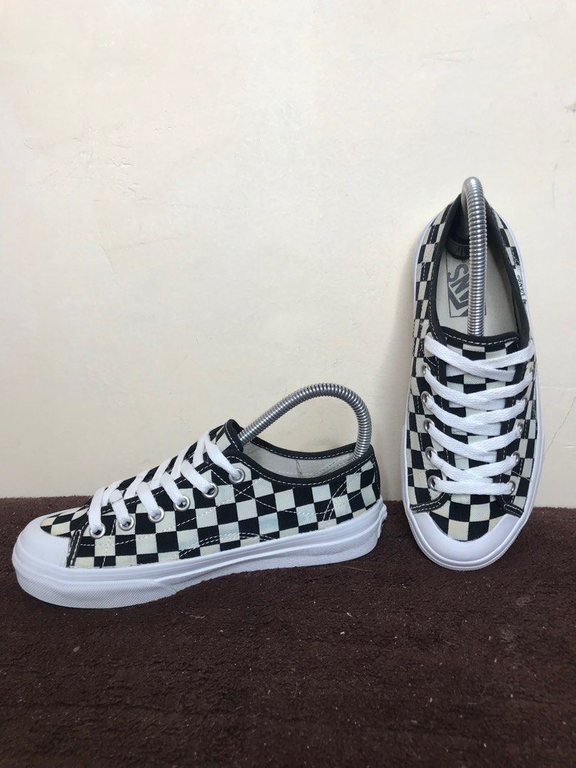 Size 6 store checkerboard vans