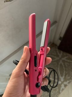 Vidal sassoon pink deals mini 13mm ceramic straightener