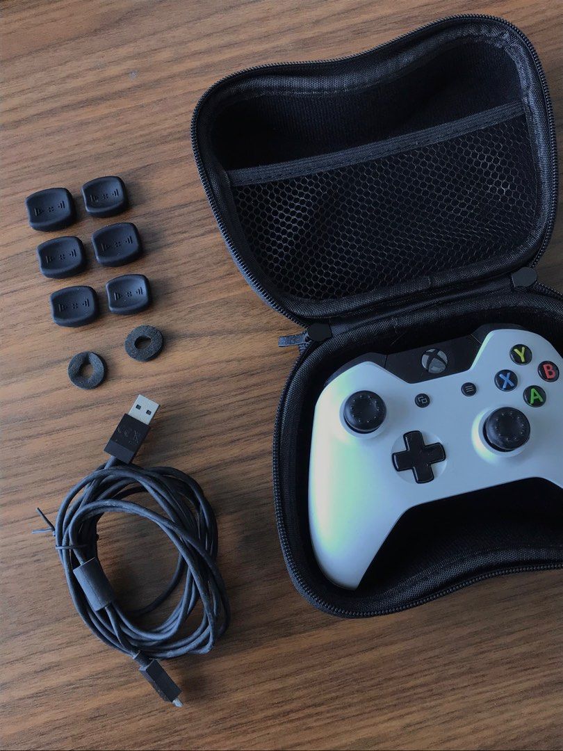 Xbox one s with ori game and dual charger on sale