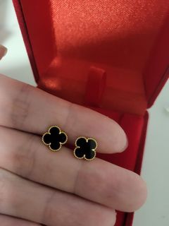 18K Black Clover Earrings Stud