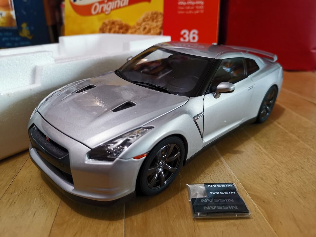 京商1:18 Scale Kyosho Original Die-cast Model Nissan GT-R Premium 