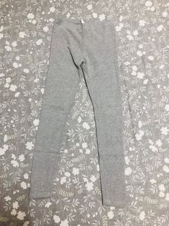 灰色緊身內搭褲