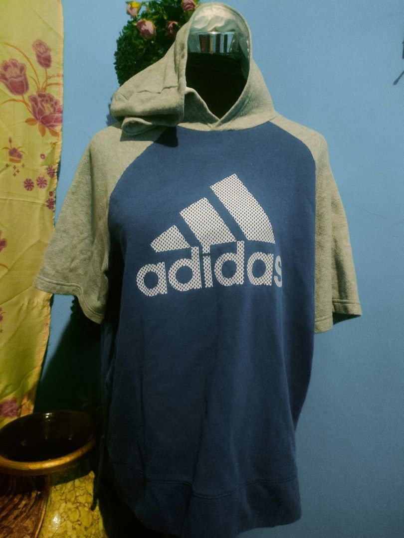 Adidas Hoodie Shirt (Category: Activewear) located in Ilagan. Submitted by idol_kicks (Listing ID 1222948547, Image 1). Description: Good condition dimes: 20 x 25.