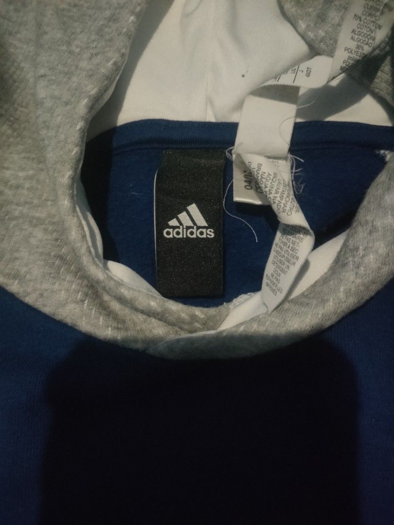 Adidas Hoodie Shirt (Category: Activewear) located in Ilagan. Submitted by idol_kicks (Listing ID 1222948547, Image 2). Description: Good condition dimes: 20 x 25.