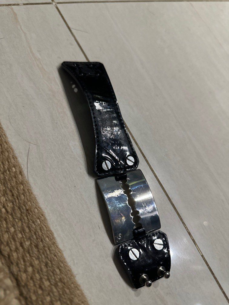 Alexander mcqueen razor new arrivals blade bracelet