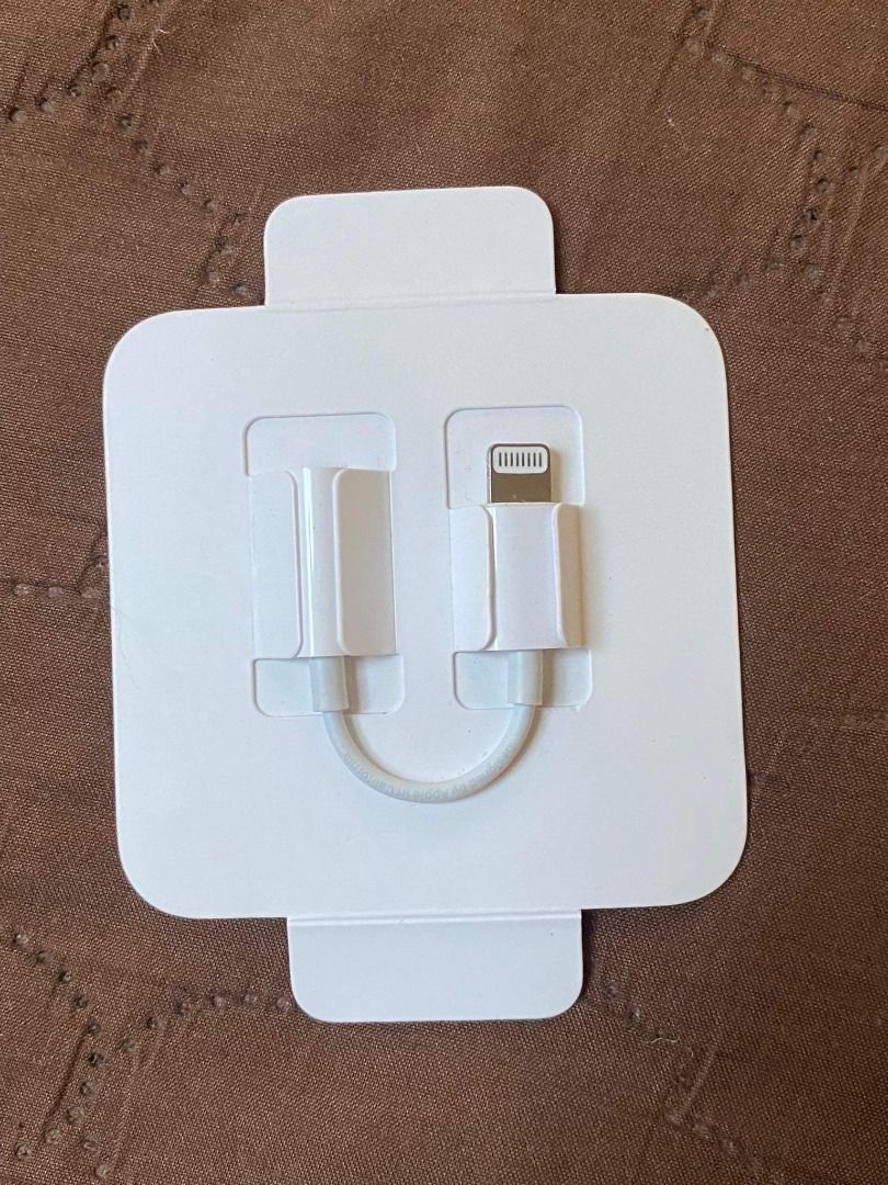 Apple lightning to 3.5 mm dongle adapter (Category: Microphones) located in Bato. Submitted by marielglr (Listing ID 1222980865, Image 1). Description: Authentic, new and unused. Working.