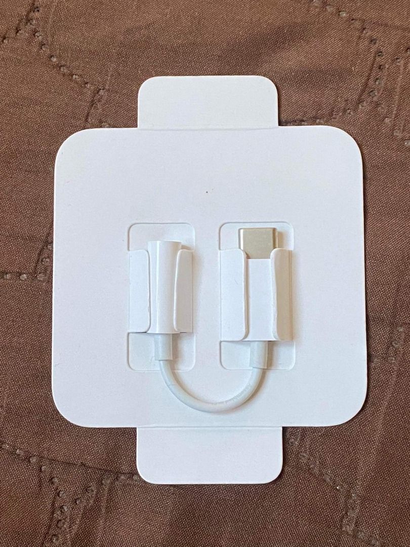 Apple type C to 3.5mm dongle adapter (Category: Portable Audio Accessories) located in Bato. Submitted by marielglr (Listing ID 1222980440, Image 1). Description: Authentic, new and unused. Working.. .
