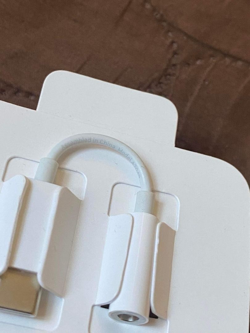 Apple type C to 3.5mm dongle adapter (Category: Portable Audio Accessories) located in Bato. Submitted by marielglr (Listing ID 1222980440, Image 3). Description: Authentic, new and unused. Working.. .