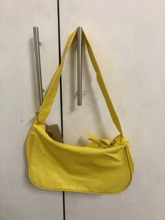 (Category: ) located in . Submitted by bookwear (Listing ID 1222938198, Image 1). Description: .