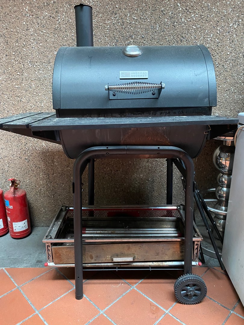 BBQ pit for sale. With built in temperature gauge, Furniture & Home