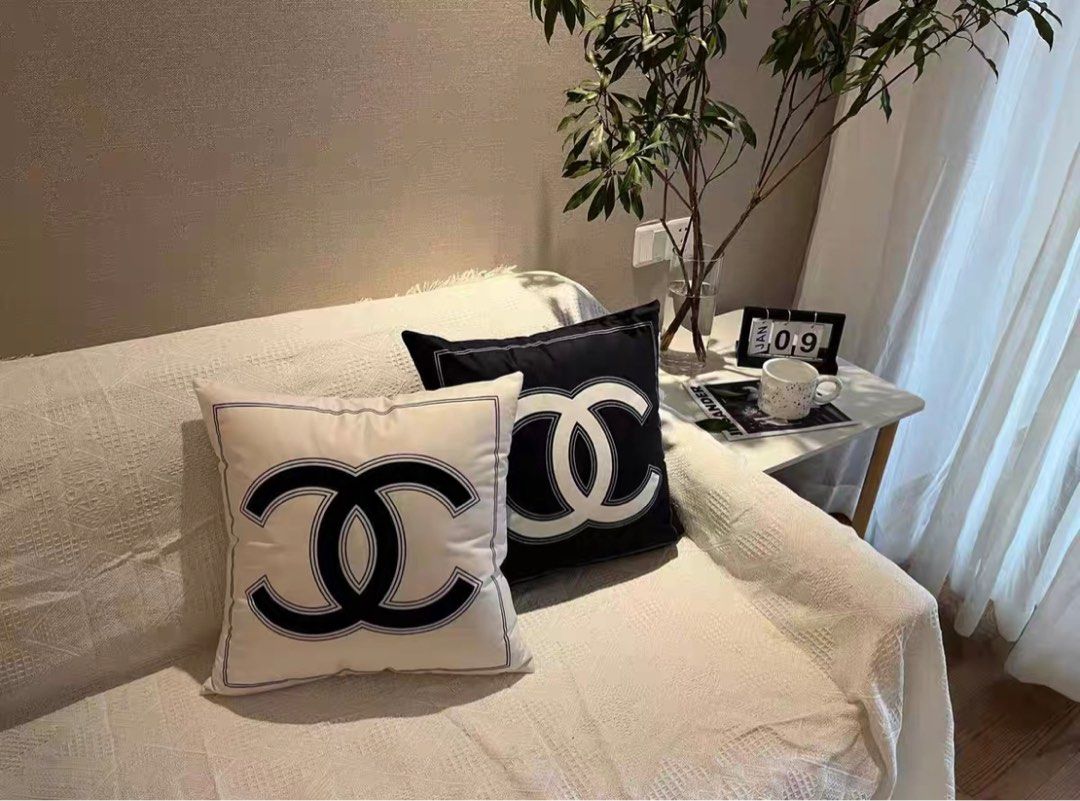 Black outlet chanel pillow