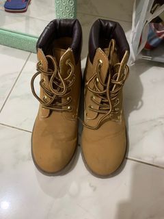 BRAND NEW BOOTS