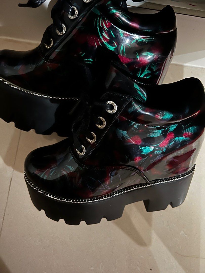 Red hotsell brand boots