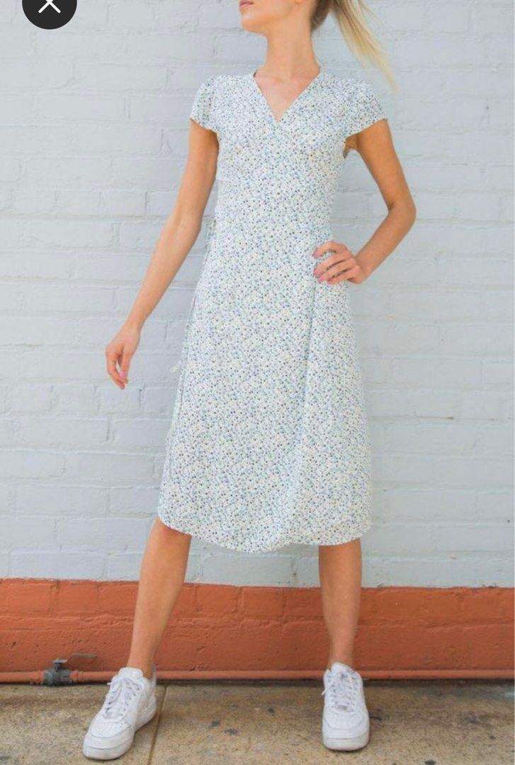 SOLD Brandy Melville Robbie Dress in Blue Floral  Wrap dress floral, Mini  floral wrap dress, Brandy melville dress