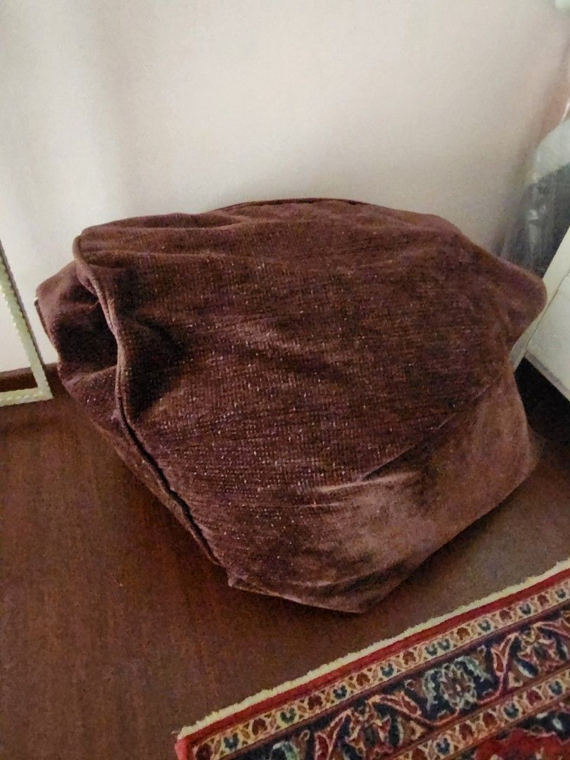 CELLINI (Category: Other Home Decor) located in Singapore. Submitted by javioer (Listing ID 1222816913, Image 3). Description: Negotiable. Bought it for 200..