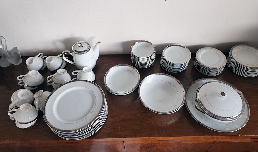 Chinaware Dinner Setting from Narumi, Furniture & Home Living ...