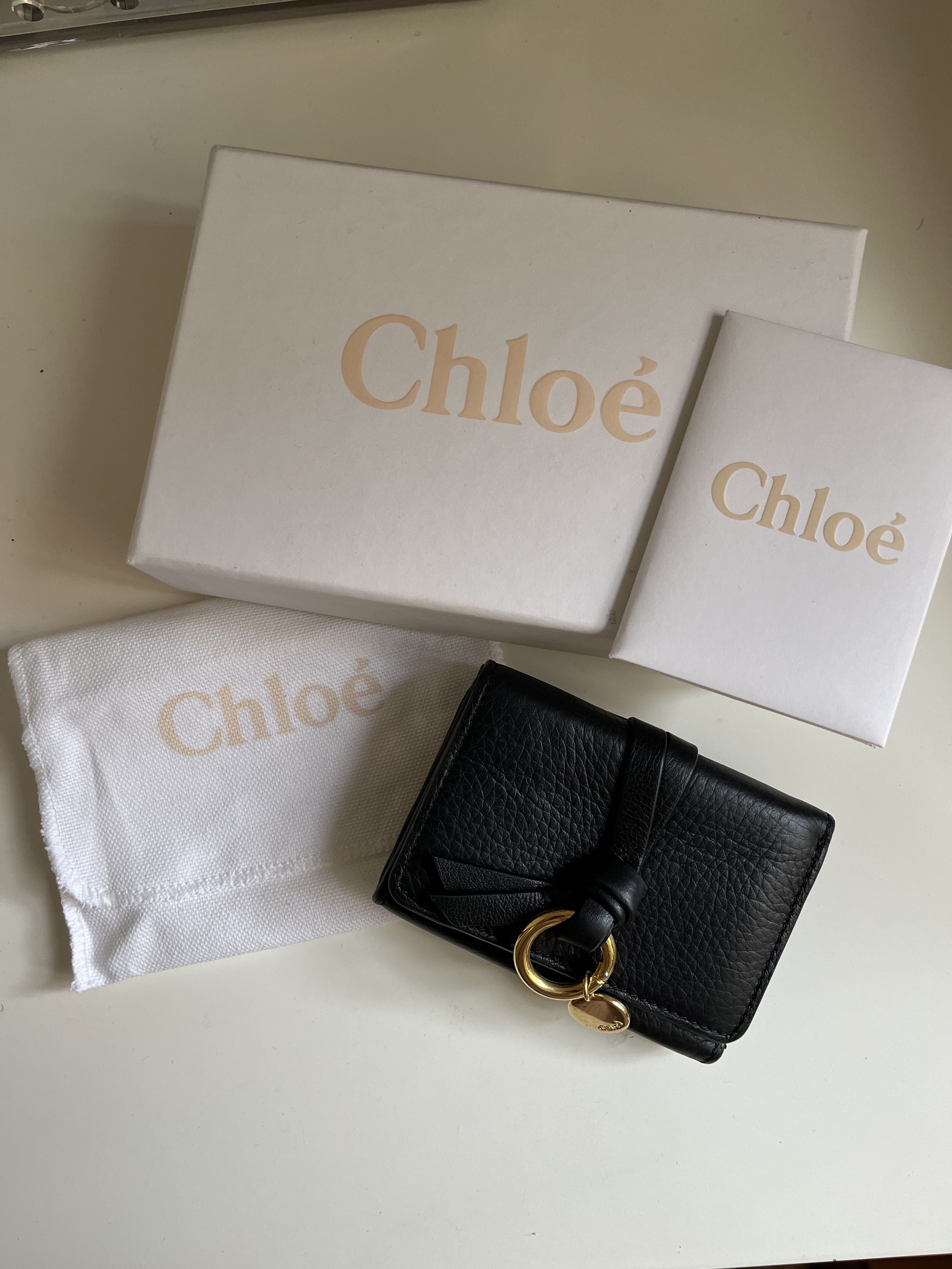 Chloe Tri-fold Wallet 銀包, 名牌, 手袋及銀包- Carousell